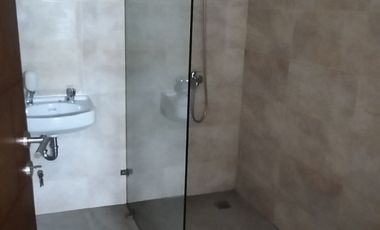 RUMAH BARU 3 LANTAI SIAP HUNI MUARA KARANG