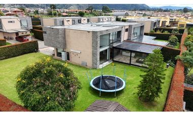 CASA EN VENTA EN CONJUNTO CLUB HOUSE COTA $1.850.000.000