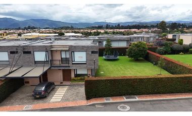 CASA EN VENTA EN CONJUNTO CLUB HOUSE COTA $1.850.000.000