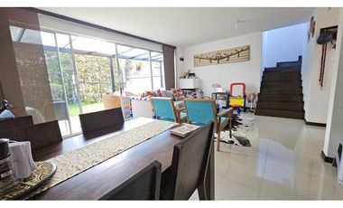 Venta de casa en El Retiro con jardín y terraza, excelente precio.