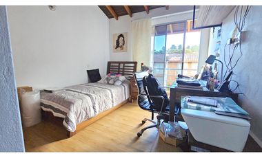 Venta de casa en El Retiro con jardín y terraza, excelente precio.