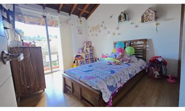 Venta de casa en El Retiro con jardín y terraza, excelente precio.