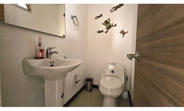 Venta de casa en El Retiro con jardín y terraza, excelente precio.