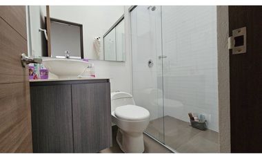 Venta de casa en El Retiro con jardín y terraza, excelente precio.