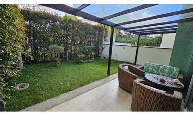Venta de casa en El Retiro con jardín y terraza, excelente precio.