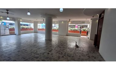 Arriendo Local en el Centro, Cerca a la Bahía y Parque de los Novios