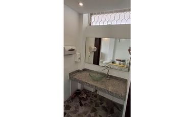 Arriendo Local en el Centro, Cerca a la Bahía y Parque de los Novios