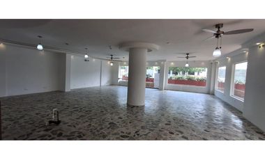 Arriendo Local en el Centro, Cerca a la Bahía y Parque de los Novios