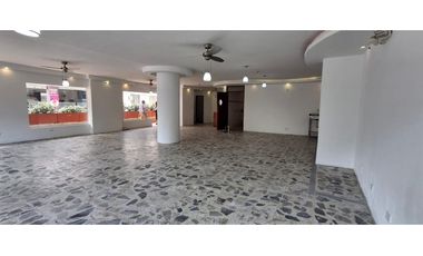 Arriendo Local en el Centro, Cerca a la Bahía y Parque de los Novios