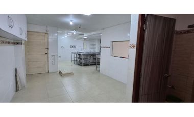 Arriendo Local en el Centro, Cerca a la Bahía y Parque de los Novios