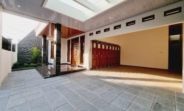 Rumah Mewah 261m² Baru Dekat Fave Hotel Manahan Solo