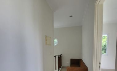 Disewakan Rumah Summarecon Bekasi Veronia 2 Lantai Bersih