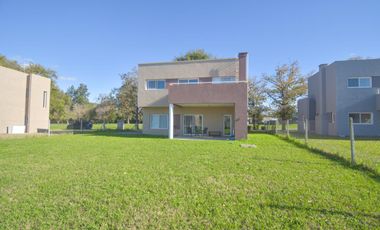 Casa en venta - 3 dormitorios 2 baños - 176mts2 - Fincas de Hudson [FINANCIADA]