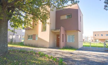 Casa en venta - 3 dormitorios 2 baños - 176mts2 - Fincas de Hudson [FINANCIADA]