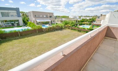 Casa en venta - 3 dormitorios 2 baños - 176mts2 - Fincas de Hudson [FINANCIADA]