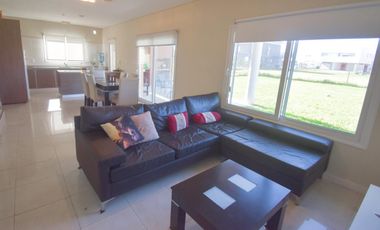 Casa en venta - 3 dormitorios 2 baños - 176mts2 - Fincas de Hudson [FINANCIADA]