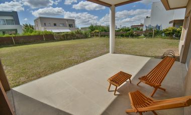 Casa en venta - 3 dormitorios 2 baños - 176mts2 - Fincas de Hudson [FINANCIADA]