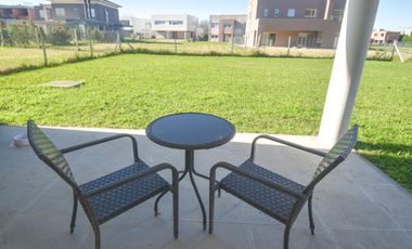 Casa en venta - 3 dormitorios 2 baños - 176mts2 - Fincas de Hudson [FINANCIADA]