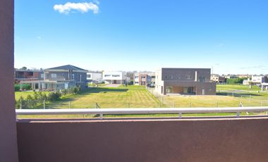 Casa en venta - 3 dormitorios 2 baños - 176mts2 - Fincas de Hudson [FINANCIADA]