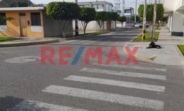 Terreno En Esquina En Paracas · Zona Habitada · 182.25 M² · S/ 110,000