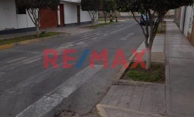 Terreno En Esquina En Paracas · Zona Habitada · 182.25 M² · S/ 110,000