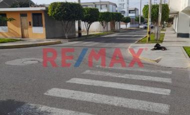 Terreno En Esquina En Paracas · Zona Habitada · 182.25 M² · S/ 110,000
