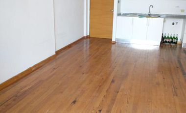 Excelente departamento en duplex de 2 amb con balcon, parrilla y pileta. Olivos