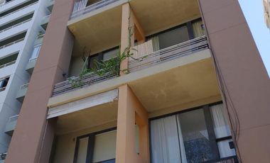 Excelente departamento en duplex de 2 amb con balcon, parrilla y pileta. Olivos