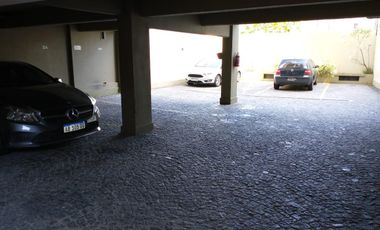 Excelente departamento en duplex de 2 amb con balcon, parrilla y pileta. Olivos