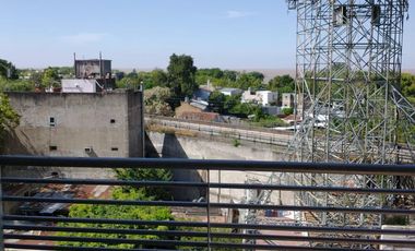 Excelente departamento en duplex de 2 amb con balcon, parrilla y pileta. Olivos