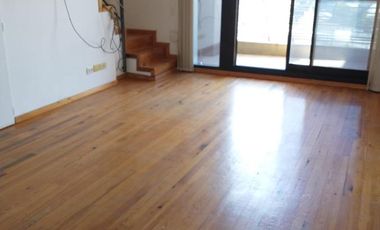 Excelente departamento en duplex de 2 amb con balcon, parrilla y pileta. Olivos