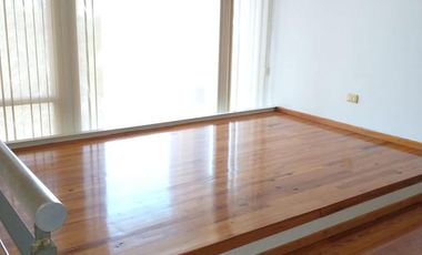 Excelente departamento en duplex de 2 amb con balcon, parrilla y pileta. Olivos