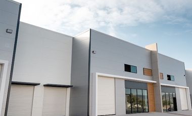 Naves Bodegas  junto al PIQ salida a SLP Chichimequillas