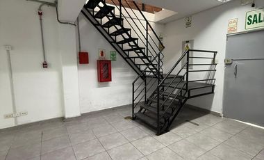 Edificio De 3 Pisos Ideal Academia, Galería, Oficinas Administrativas, Laboratorio, Almacen