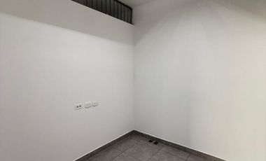 Edificio De 3 Pisos Ideal Academia, Galería, Oficinas Administrativas, Laboratorio, Almacen