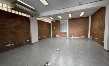 Edificio De 3 Pisos Ideal Academia, Galería, Oficinas Administrativas, Laboratorio, Almacen