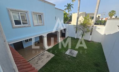 Casa en venta en privada en Colonia Miami