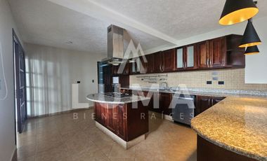 Casa en venta en privada en Colonia Miami