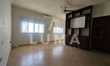 Casa en venta en privada en Colonia Miami