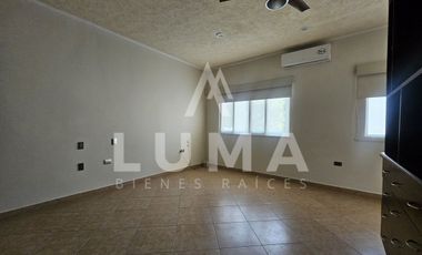 Casa en venta en privada en Colonia Miami
