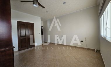 Casa en venta en privada en Colonia Miami