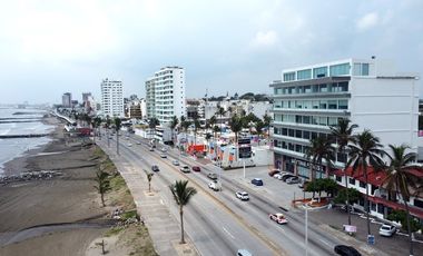 Oficina en Renta en Veracruz en Calle Principal Frente Al Mar en Boca del Río.