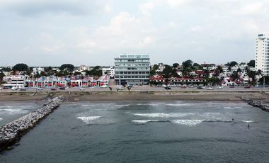 Oficina en Renta en Veracruz en Calle Principal Frente Al Mar en Boca del Río.