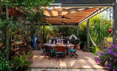 BOSQUE VERDE, Circuito Avándaro, Valle de Bravo. Casa en Condominio con Bungalow