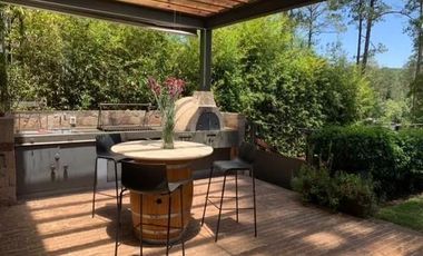 BOSQUE VERDE, Circuito Avándaro, Valle de Bravo. Casa en Condominio con Bungalow