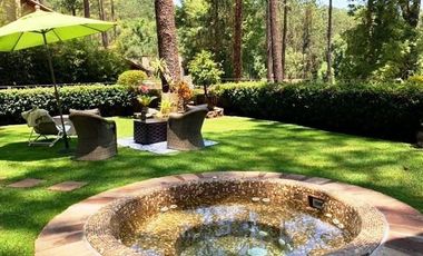 BOSQUE VERDE, Circuito Avándaro, Valle de Bravo. Casa en Condominio con Bungalow