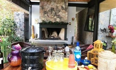 BOSQUE VERDE, Circuito Avándaro, Valle de Bravo. Casa en Condominio con Bungalow