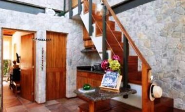 BOSQUE VERDE, Circuito Avándaro, Valle de Bravo. Casa en Condominio con Bungalow