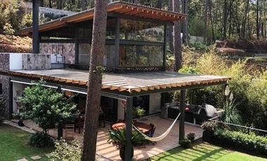 BOSQUE VERDE, Circuito Avándaro, Valle de Bravo. Casa en Condominio con Bungalow