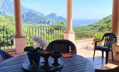 CASA QUETZAL, TEPOZTLÁN, Impresionante Casa Estilo Colonial Moderno.